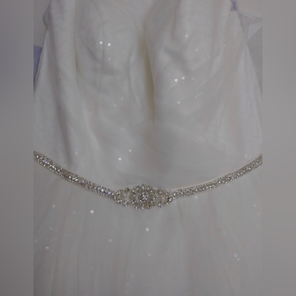 Brand new Alfred Angelo wedding gown - Picture 10 of 13